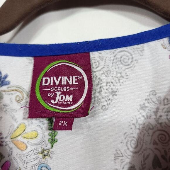Divine Scrub Top Size 2x Jdm Scrubs Nurse Nursing Shirt Top Work White Hearts   - Picture 7 of 12